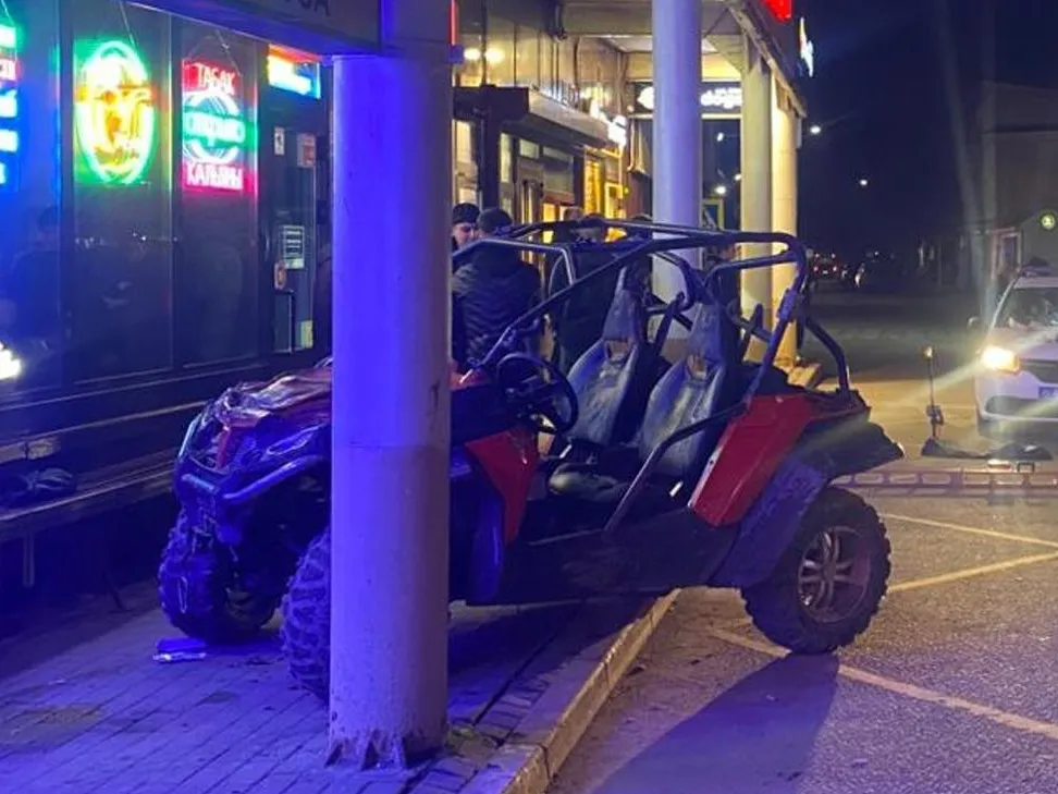 «Очень громко плакала»: очевидцы рассказали, как подросток на багги влетел в пешеходов на остановке в Тучково