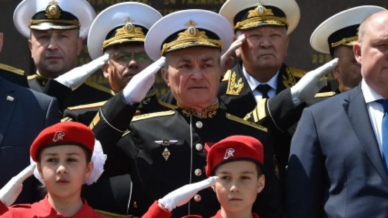 Песков не подтвердил информацию о гибели командующего ЧФ адмирала Соколова
