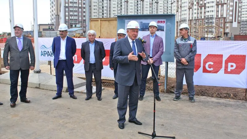 Капсулу под многоуровневую парковку заложили в Домодедово