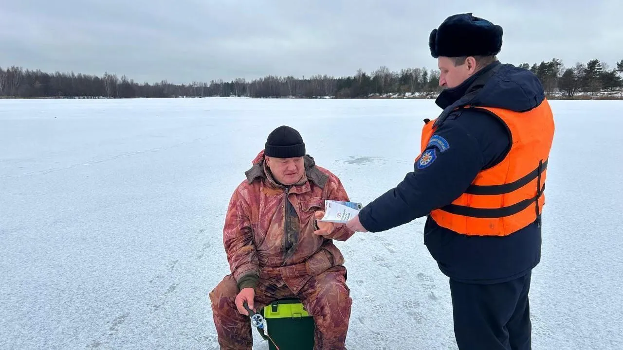 Жителям Подмосковья напомнили об опасностях на льду водоемов