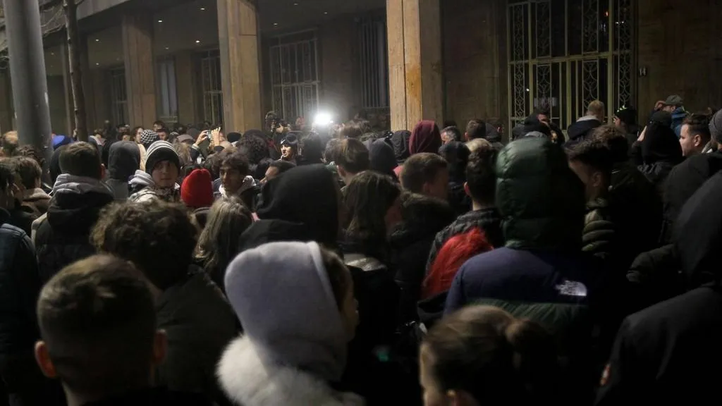 В Белграде во время беспорядков арестованы 40 протестантов, 30 полицейских ранены