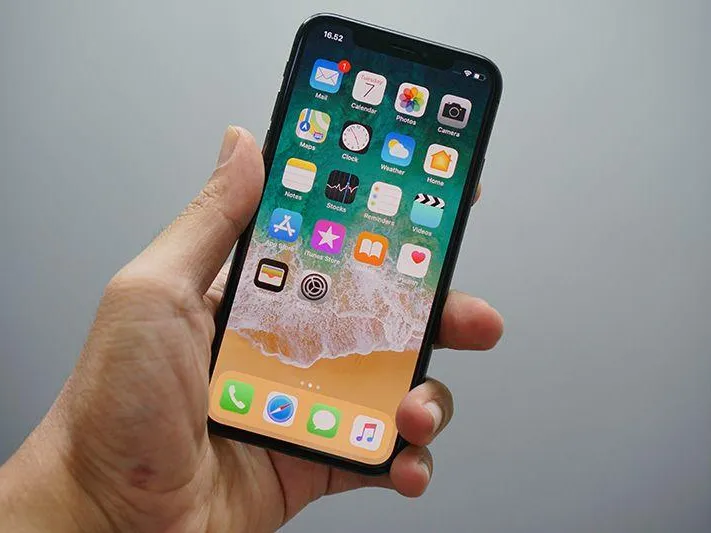 Москвичка отдала iPhone в ремонт по гарантии и лишилась крупной суммы