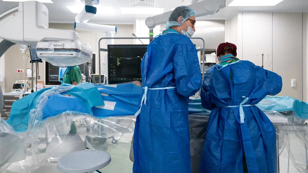 Врачи в Дзержинском удалили гигантскую грыжу пациентке с отверстием в брюшной стенке