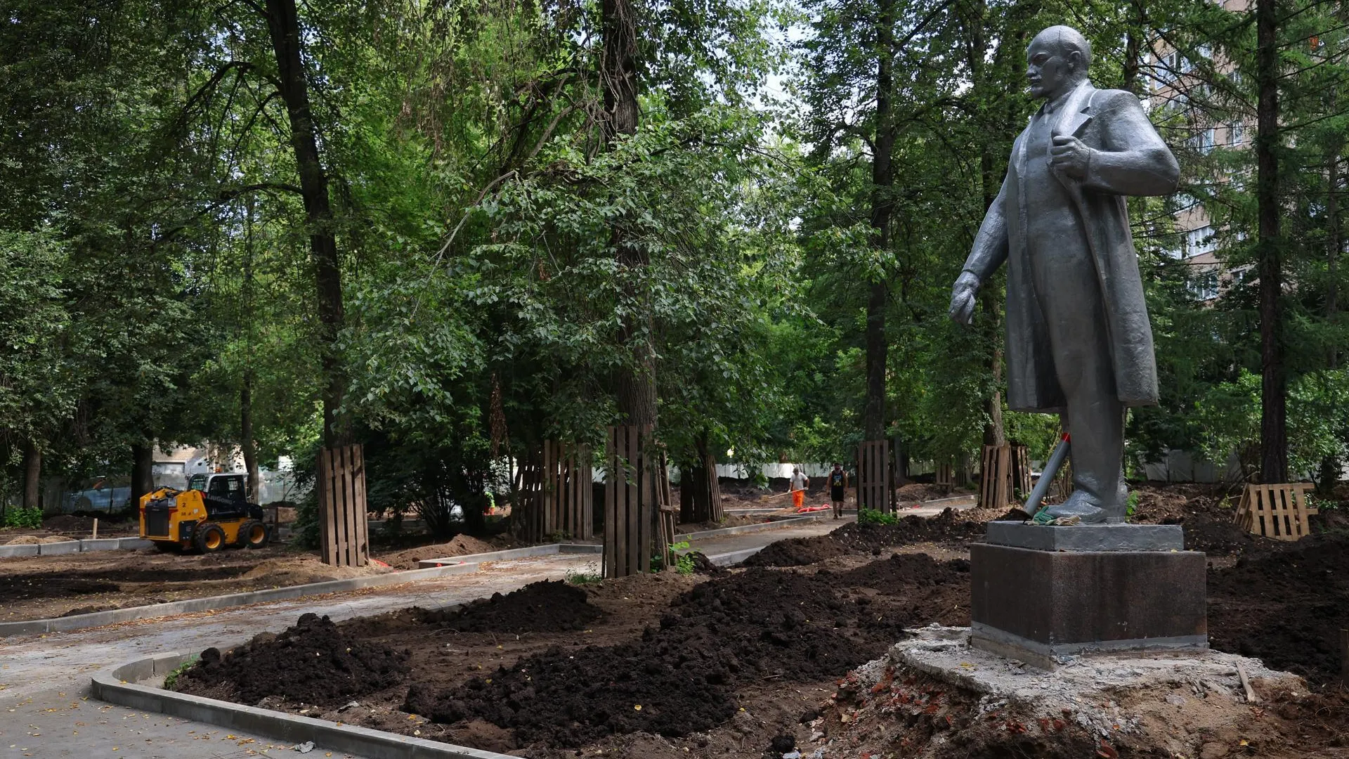 Работы по благоустройству сквера на улице Крупешина в Балашихе выполнены на 80%