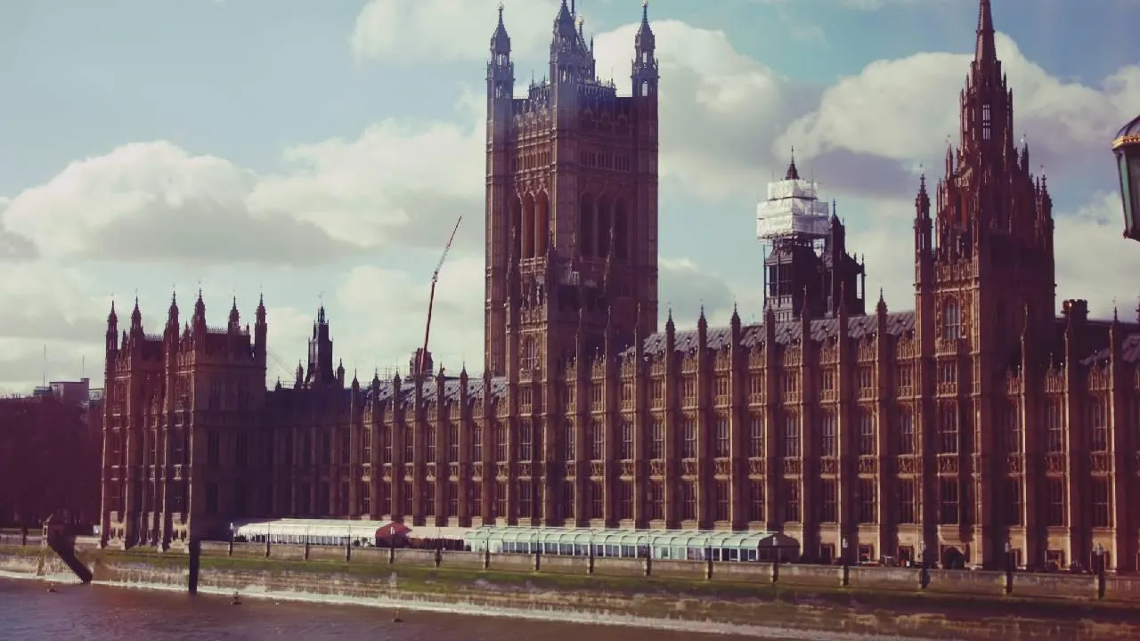 Король Карл III поиграл на морковке под бурные аплодисменты публики