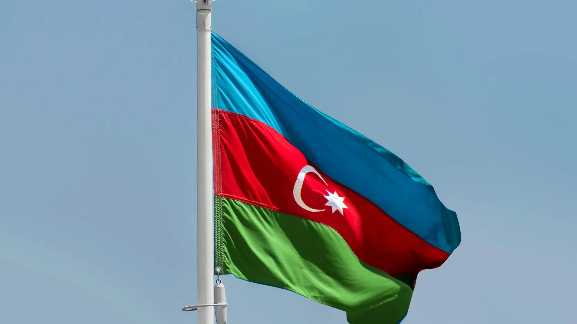 СМИ в Азербайджане заявили о движении армянской техники к границе