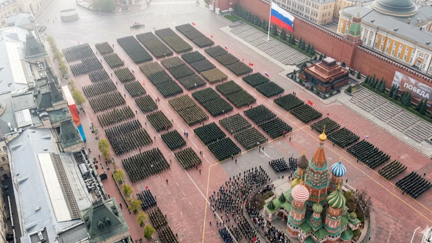 Су-25 раскрасят небо в цвета флага: Минобороны раскрыло детали парада Победы в Москве