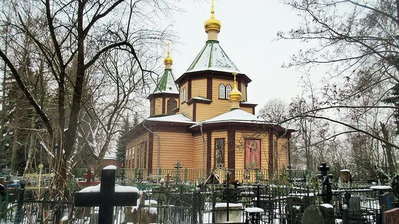 Деревянная церковь у станции Бронницы