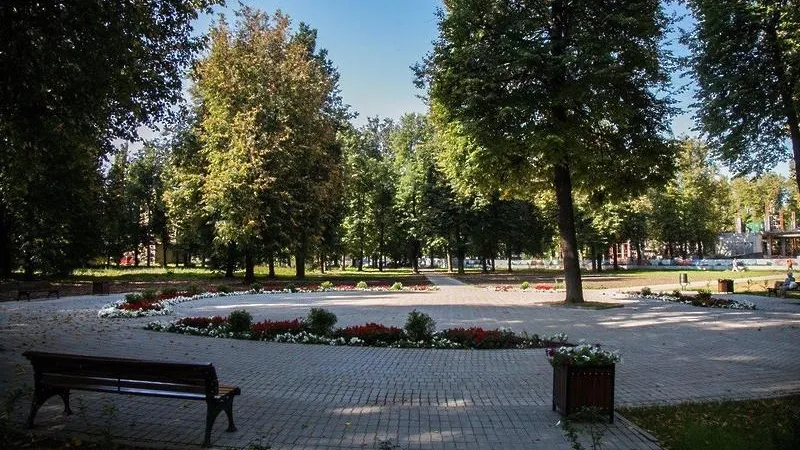 Установку ограждения сквера на Окском проспекте в Коломне завершат в сентябре