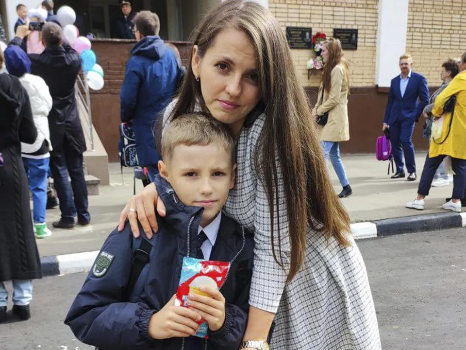 Жена артиллериста из Подмосковья, награжденного Георгиевским крестом, молится о его возвращении