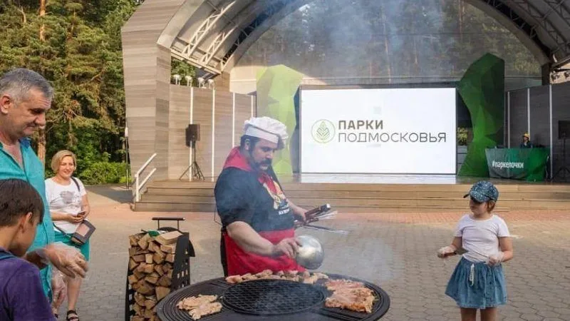 Правильно жарить стейки научат в парках Подмосковья