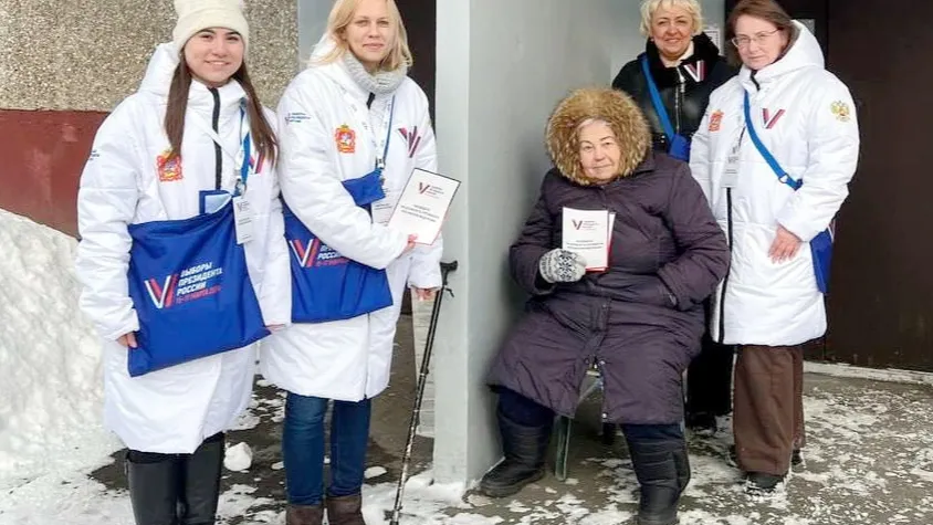 На фото Мособлизбиркома - один из поквартирных обходов в Московской области