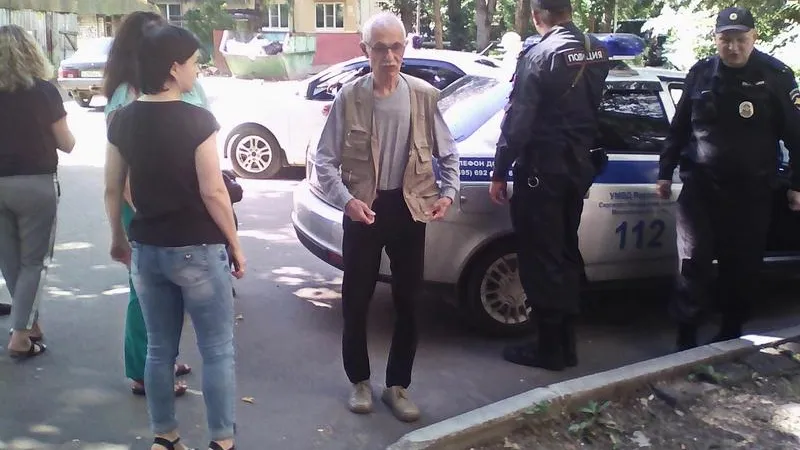 Престарелый догхантер: пенсионер отстреливает животных из окна в Сергиевом Посаде