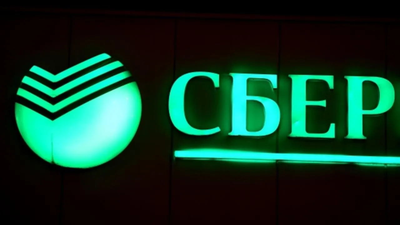 Неизвестный мужчина устроил взрыв в петербургском отделении Сбербанка