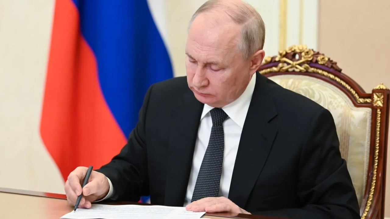 Путин подписал закон о налоге на сверхприбыль для крупных компаний