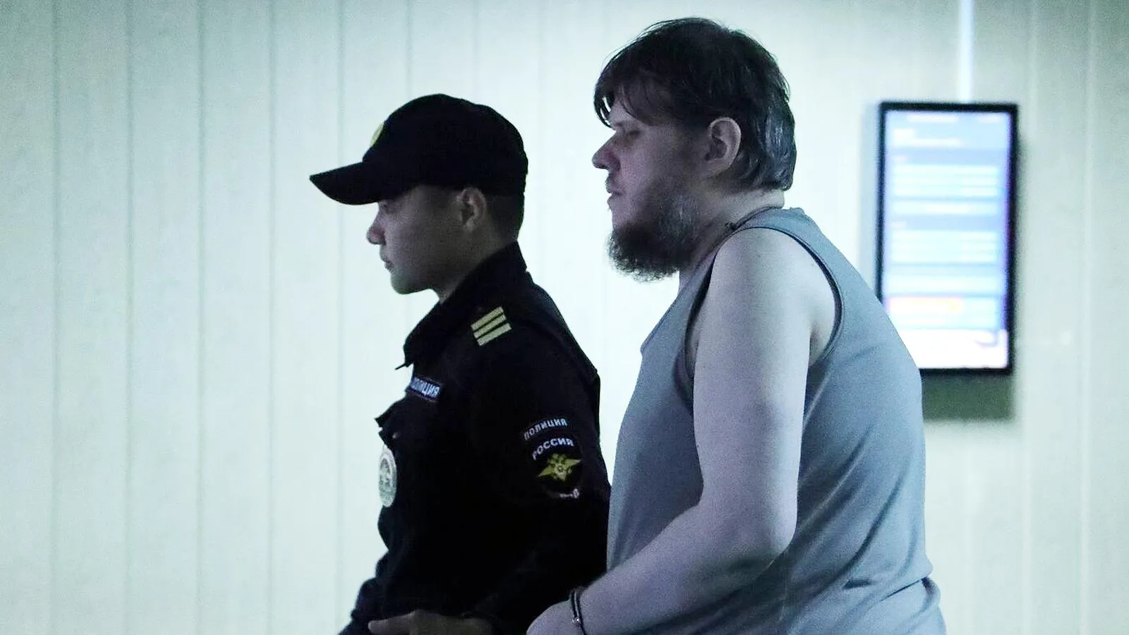 Андрей Попов под конвоем. Екатерина Чеснокова