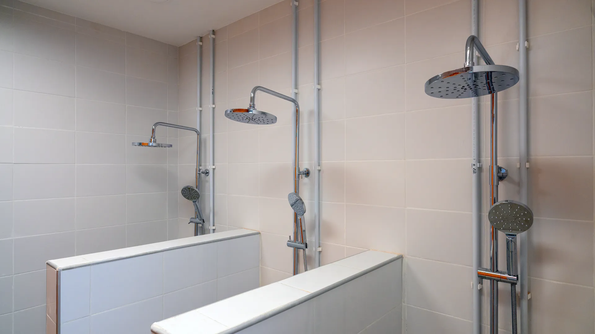 Душевая в бассейне детского сада села Кудиново Богородского округа после капитального ремонта