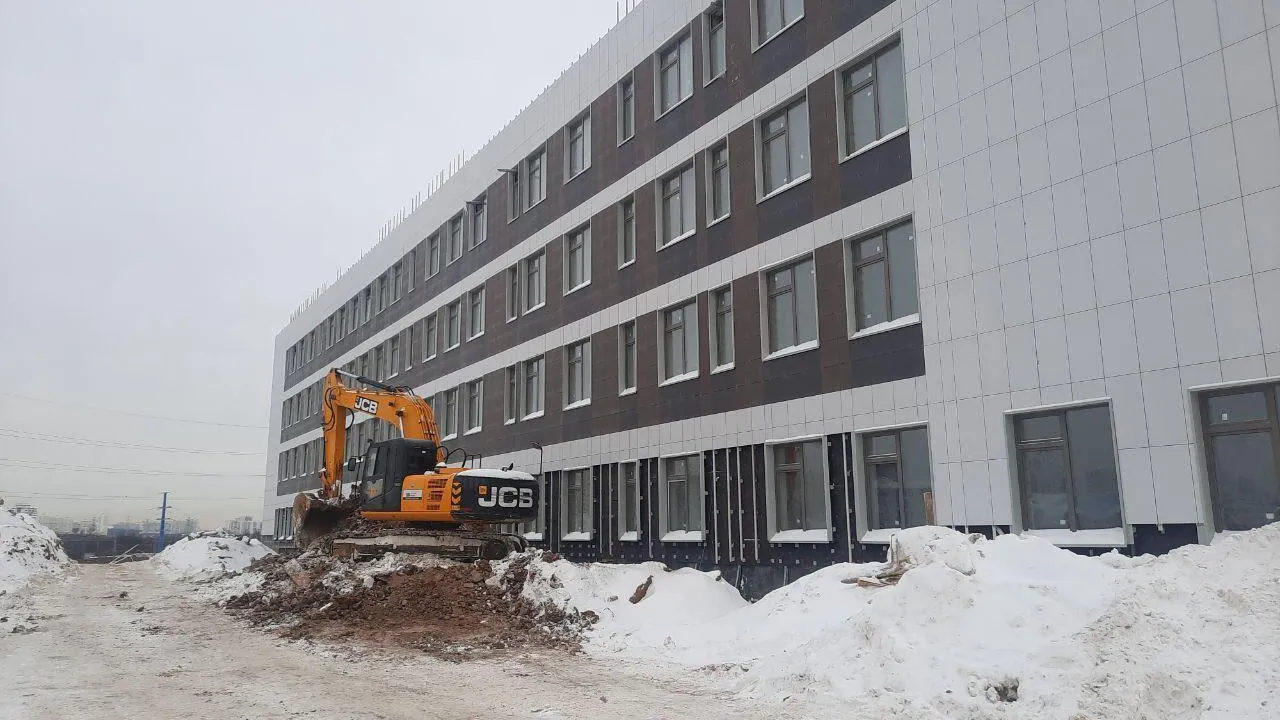 Новая школа в Ленинском округа готова наполовину