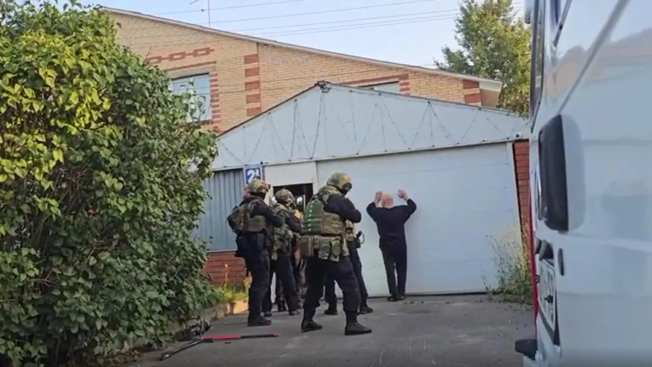 В Егорьевске у иностранца с поддельным паспортом нашли арсенал оружия с гранатами и патронами