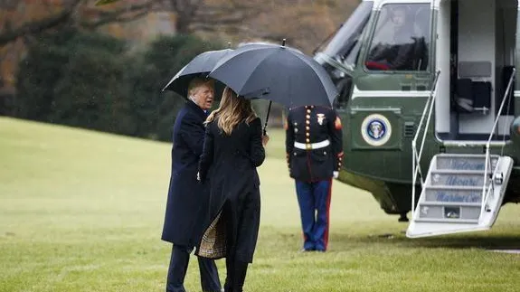 Трамп забыл про жену во время посадки в вертолет