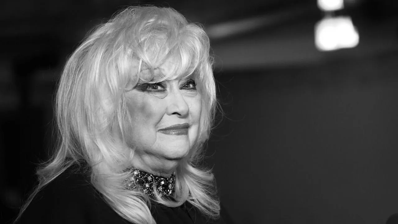 «Была надежда, что справится»: друзья и коллеги Мирошниченко рассказали о последних годах жизни артистки