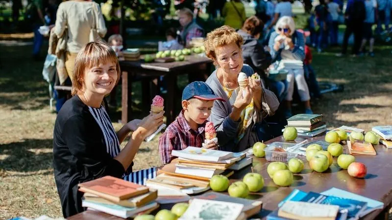 Представители 50 ведущих издательств России соберутся на яблочно-книжном фестивале в Коломне