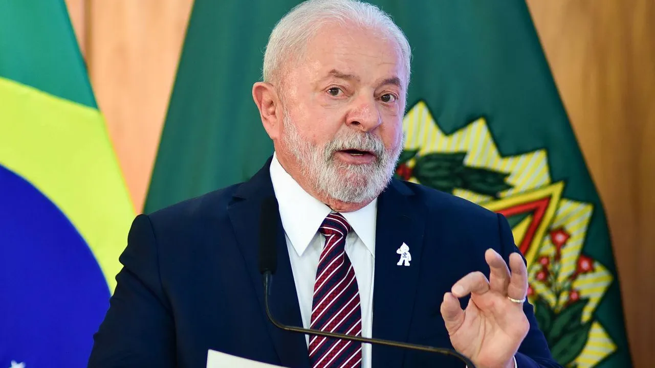 Президент Бразилии призвал страны БРИКС отказаться от доллара во внешней торговле