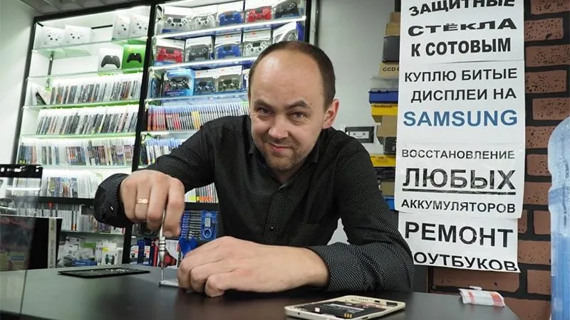 Благодаря мастеру из Королева десятки детей-инвалидов починили мобильные телефоны и планшеты бесплатно 