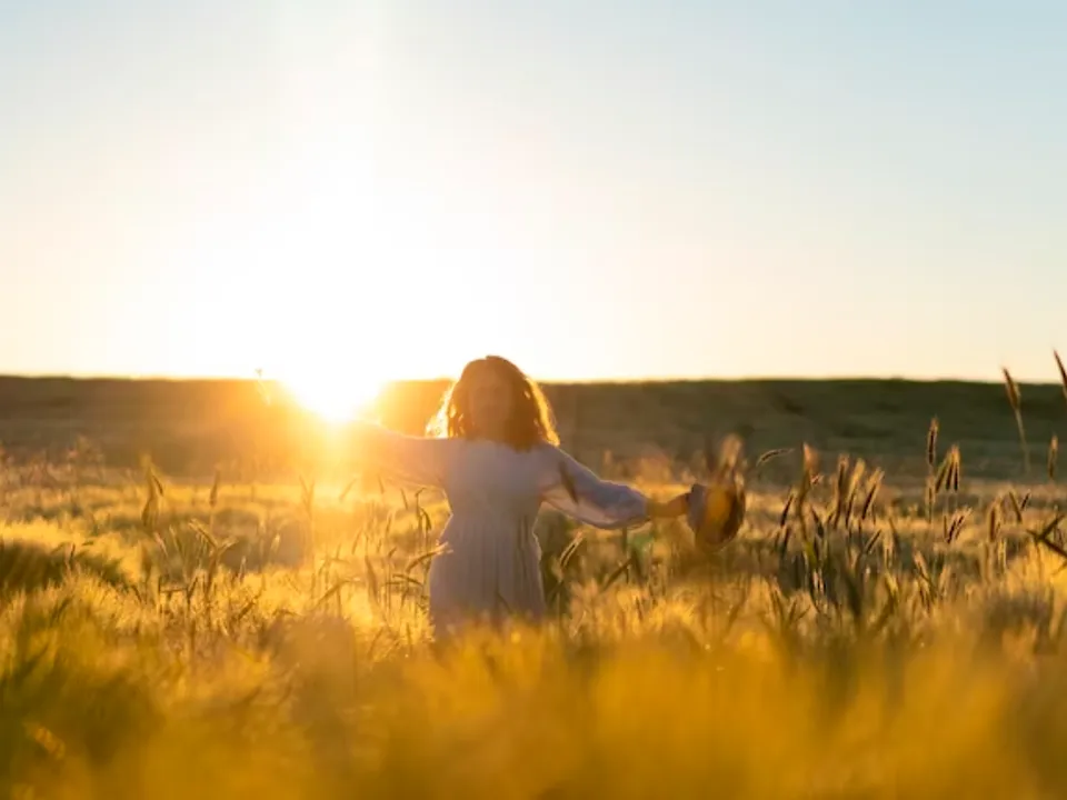 «Дом вверх дном, другая жизнь начнется с новым днем»: как привлечь любовь и богатство в День летнего солнцестояния