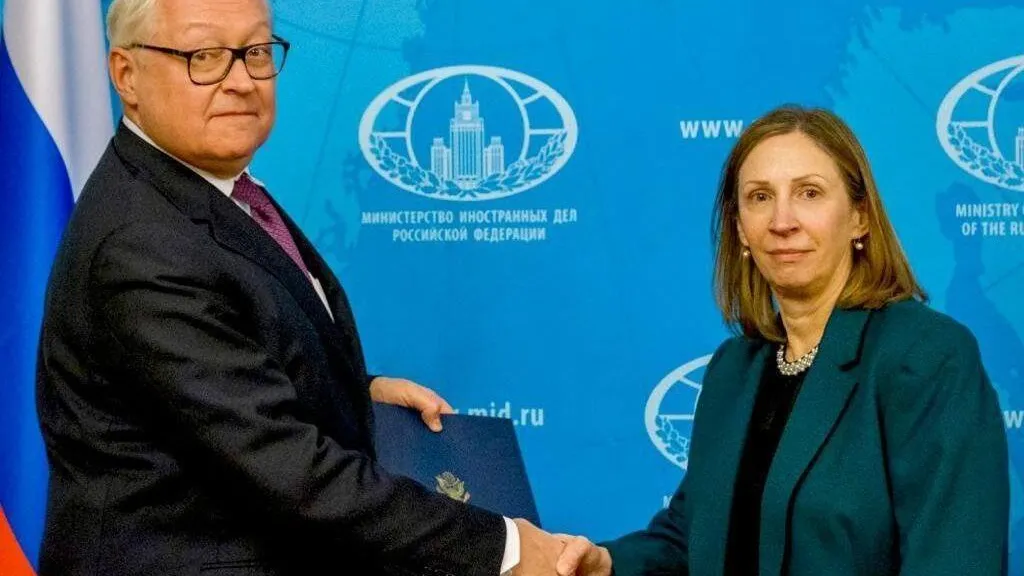 Посол США Трейси призналась, что ей нравится кататься в московском метро