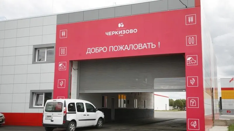 Полный «расколбас»: на подмосковном заводе мясные изделия делают роботы 
