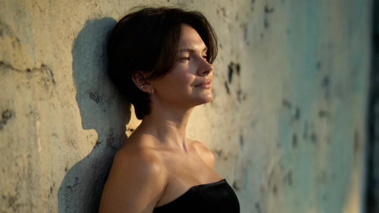 «Молитва» в архиве и благословение батюшки: звезда сериалов из Подмосковья осуществила детскую мечту