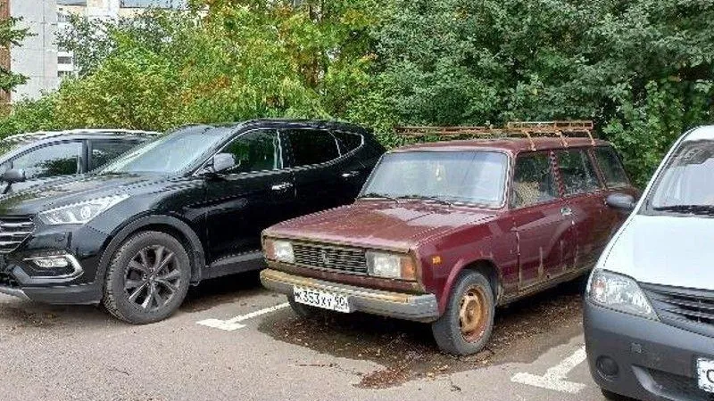 Во Власихе призвали разобраться с брошенными авто