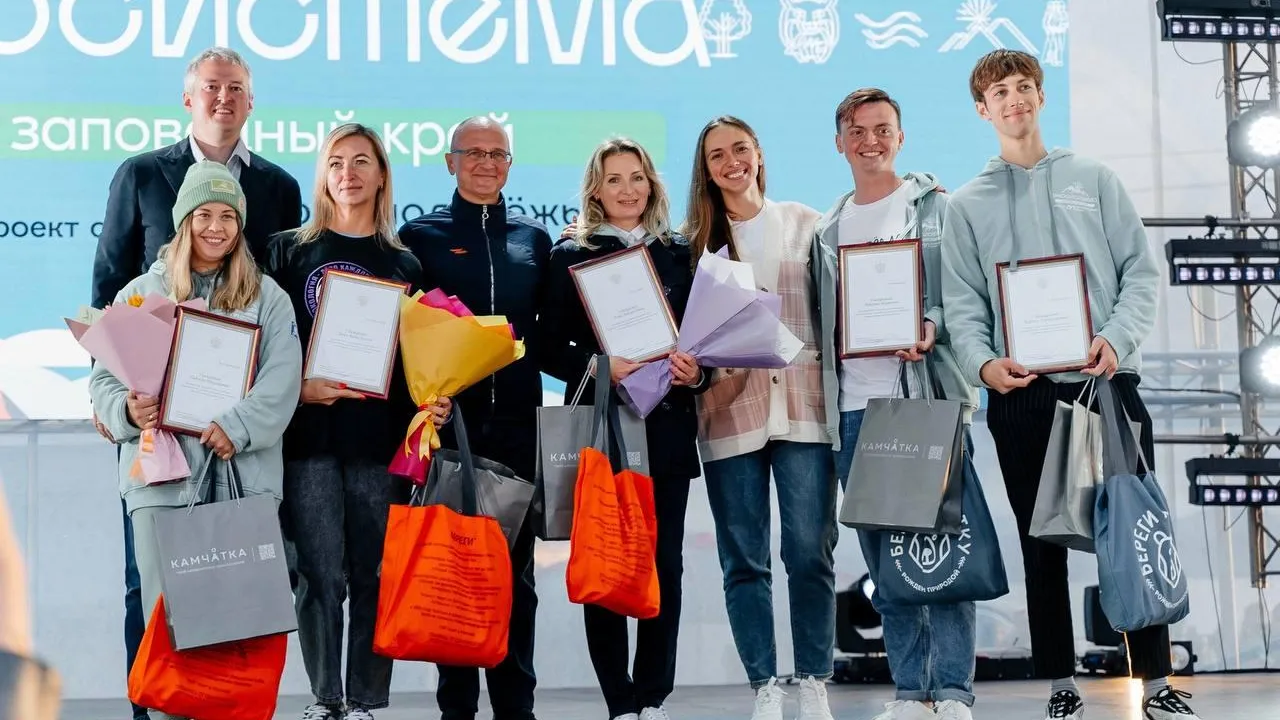 Сергей Кириенко наградил волонтера премии «Экология — дело каждого»