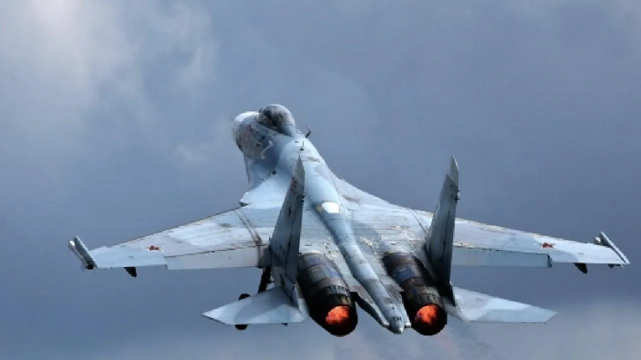 Су-27 подняли в небо над Балтийским морем из-за американских бомбардировщиков