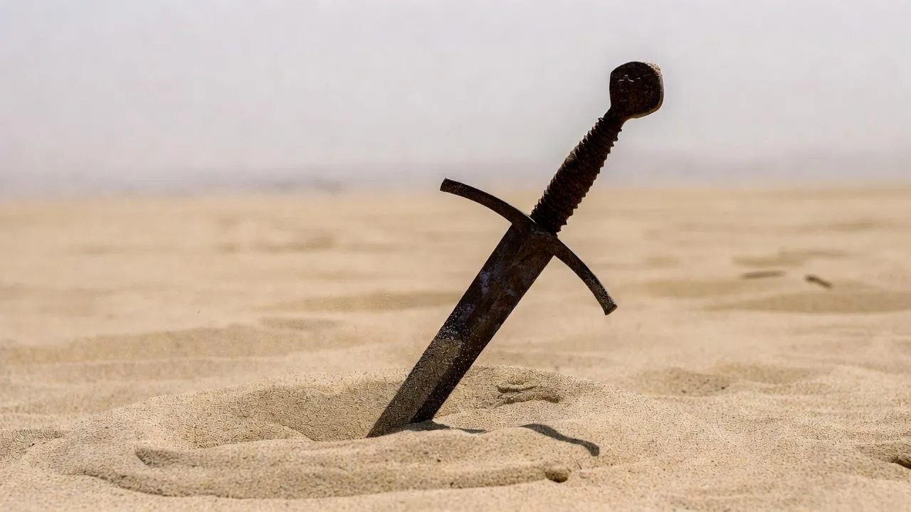 В Израиле студент нашел на пляже уникальный меч XII века