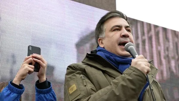 Саакашвили призвал Порошенко добровольно уйти в отставку