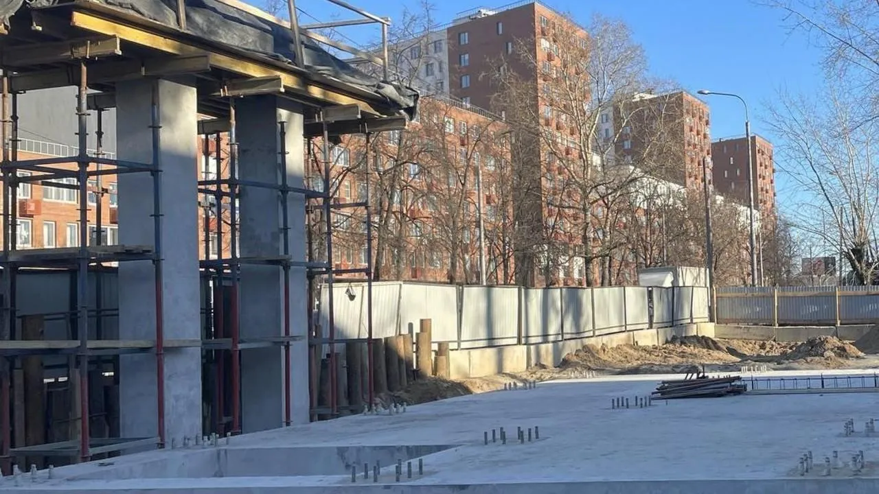 Устройство фундамента завершили на пешеходном переходе, строящемся в Красково