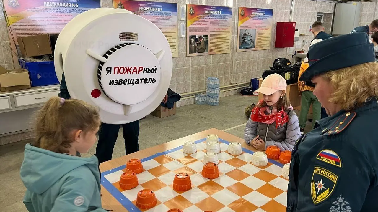 Школьники из Московской области посетили лабораторию Подольского учебного центра МЧС России