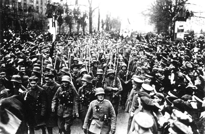 Войска, вернувшиеся с фронта (Берлин, декабрь 1918 года)