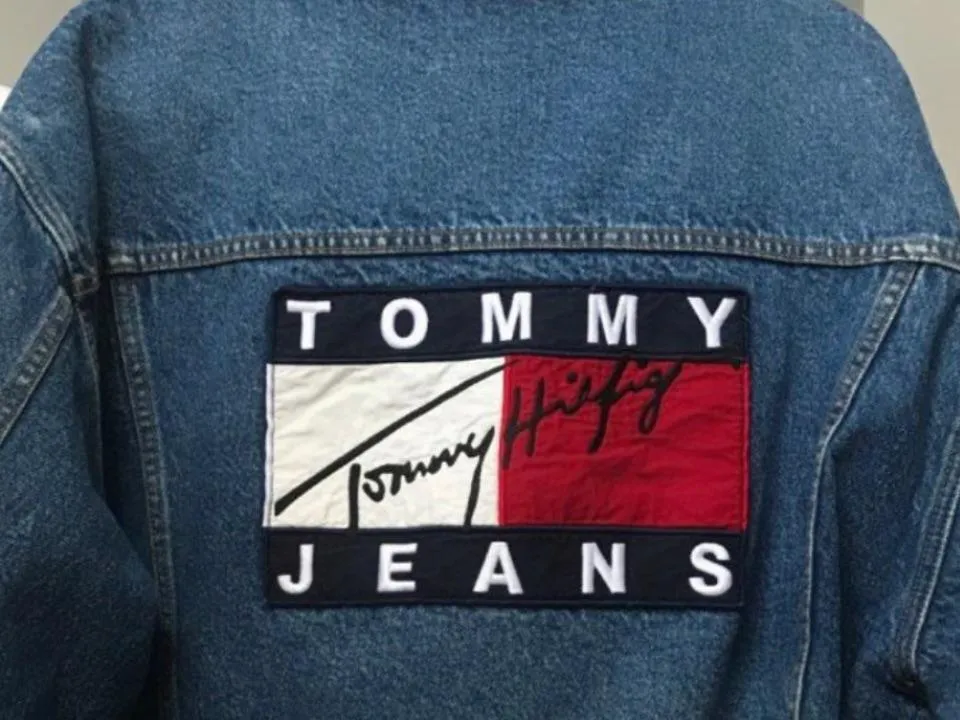 «Даже сейчас доступна на онлайн-платформах»: почему возвращение Tommy Hilfiger не станет событием