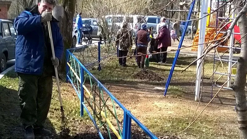 На общеобластной субботник в ТО «Дубровицкий» вышли более 200 человек