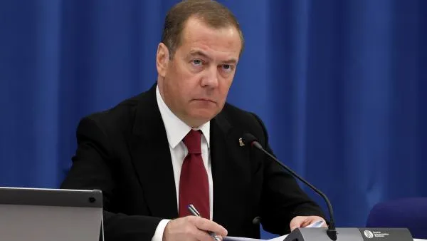Медведев заявил о ждущей Европу холодной зиме