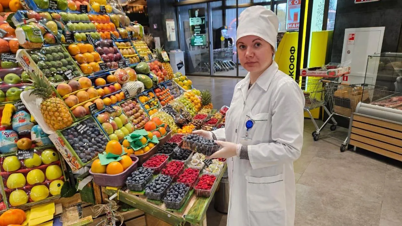 Более 36 тысяч исследований ягод, представленных на рынках, провели в Подмосковье с начала года