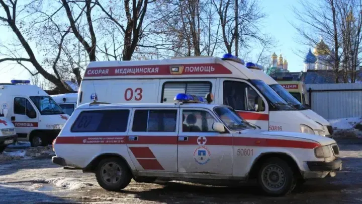 На Ленинградском шоссе в Москве перевернулся контейнер грузовика