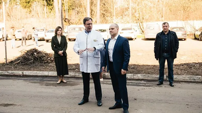 Глава Городского округа Пушкинский Максим Красноцветов проверил, как идет ремонт больницы имени Розанова