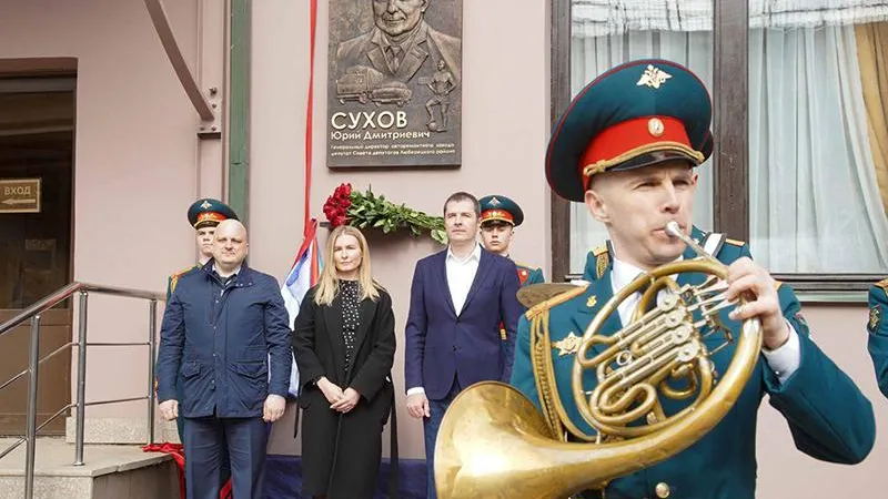 Глава Люберец Волков принял участие в открытии мемориальной доски бывшему директору авторемонтного завода