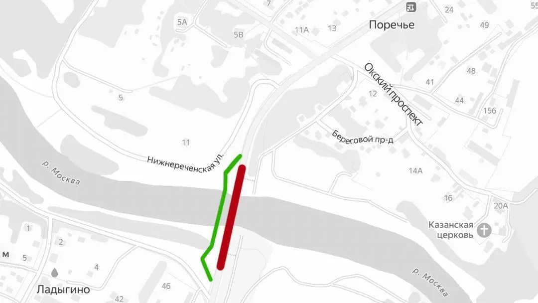 Рабочие завершат устройство временного моста для пешеходов в подмосковной деревне Поречье