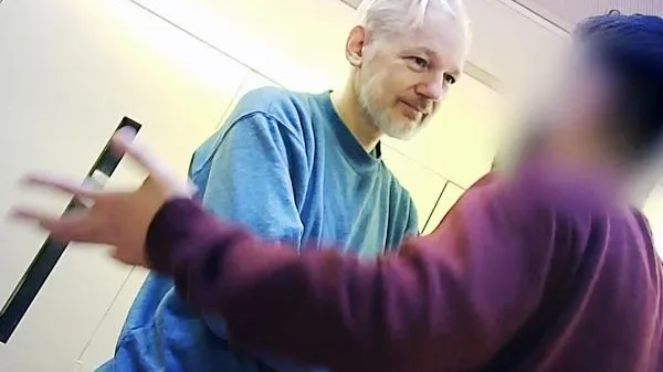 Гражданская жена Ассанжа рассказала о том, как над ним издеваются в британской тюрьме