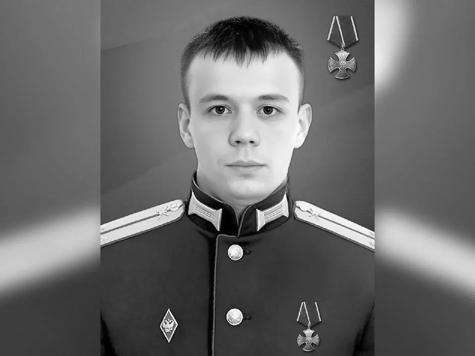 «И ноги отрывало, и лица разносило»: молодой разведчик спасал солдат на передовой, пока не погиб от разрывной пули